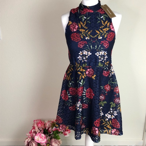 🍍Francesca’s Dress crochet flare w button closure - Picture 2 of 3